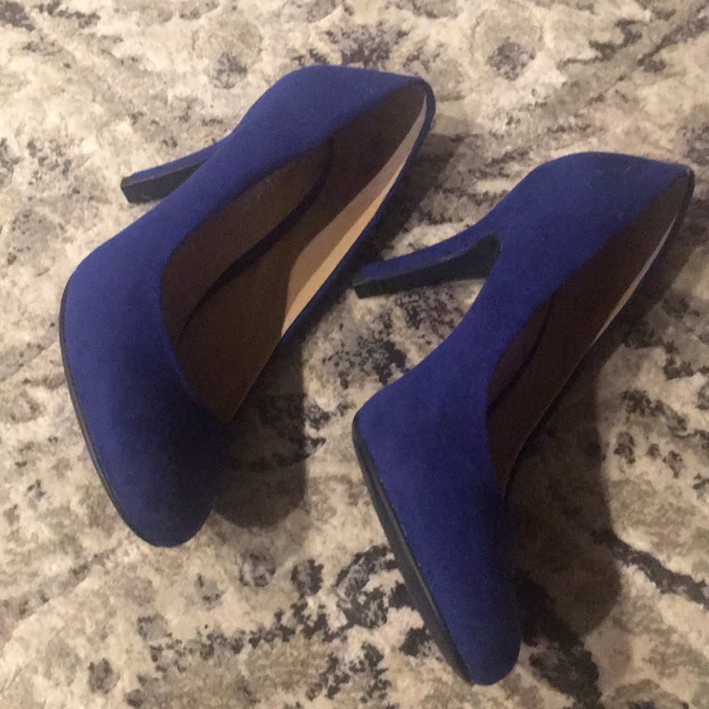 Blue Suede pumps